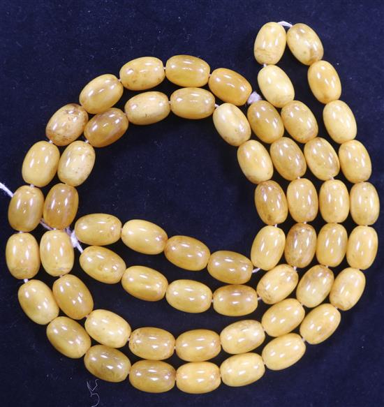 A single strand amber bead necklace, 84cm.